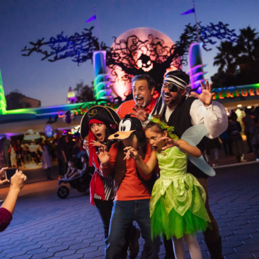 Disneyland se prepara para Halloween con Oogie Boogie Bash ?‍♀