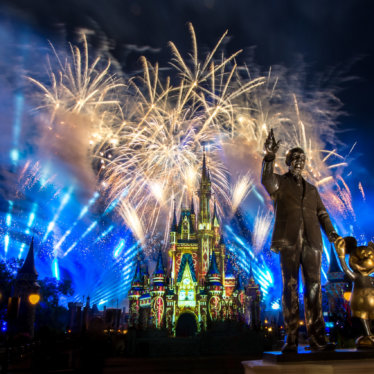 Walt Disney World transmitió su show de fuegos artificiales y ya estamos llorando: Video