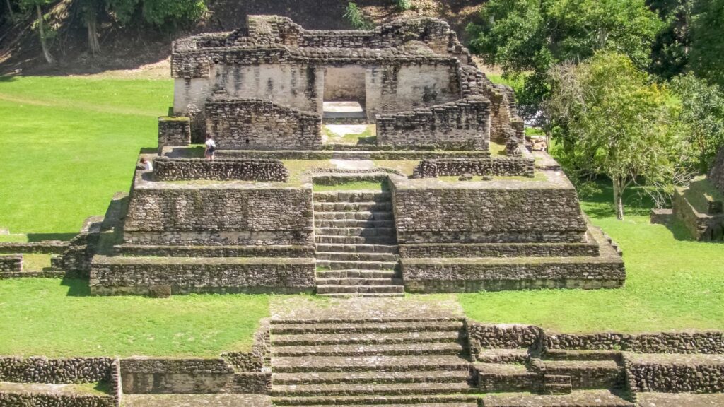 sitios arqueológicos mayas en belize, belize, razones viajar belize, belicidad