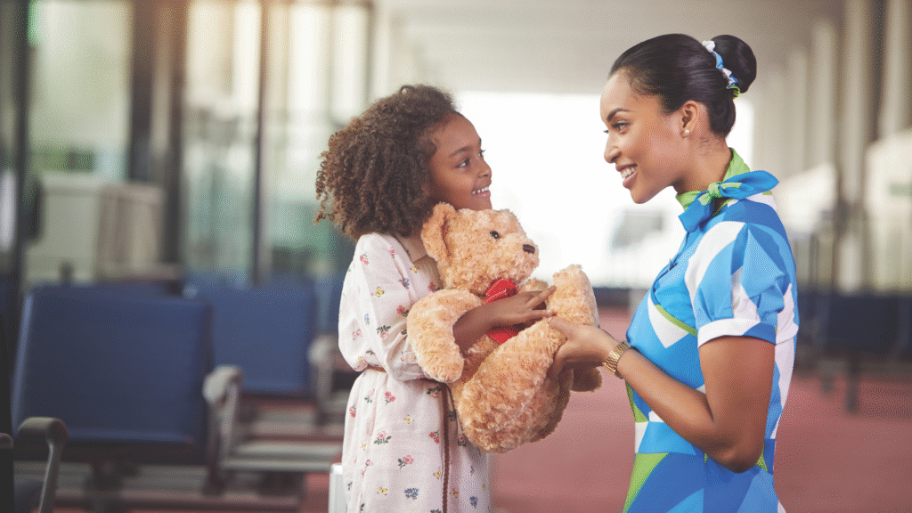 Emirates, acompañamiento niños volar en avión
