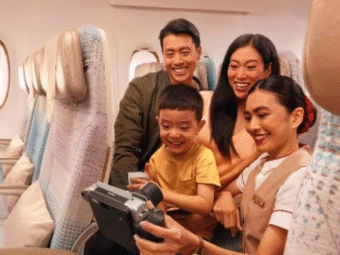 12 hacks para volar con niños en Emirates este verano 2025
