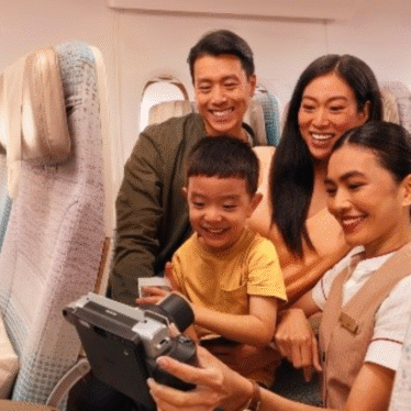 12 hacks para volar con niños en Emirates este verano 2025