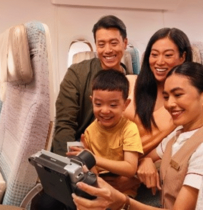 12 hacks para volar con niños en Emirates este verano 2025